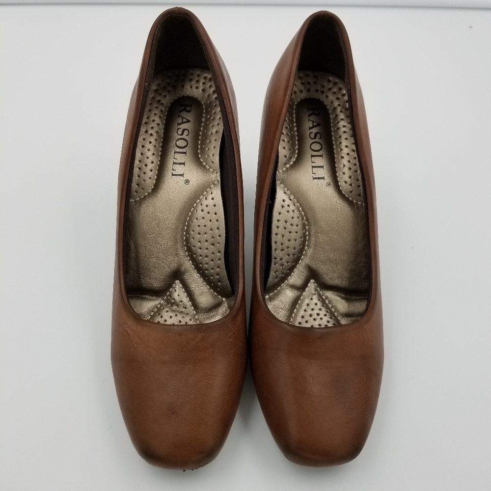 Rasolli Women's Brown Round Toe Pump